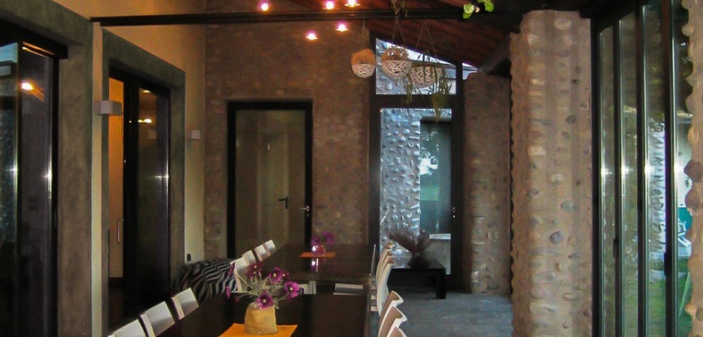 Il porticato dell'agriturismo Corte Carnevale